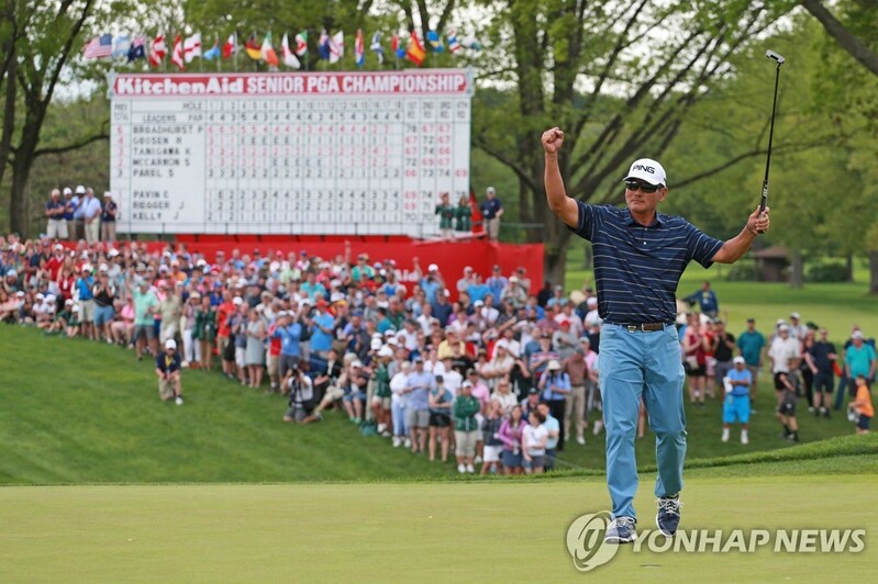 시니어 PGA 챔피언십, 하루 8천명 관중 허용