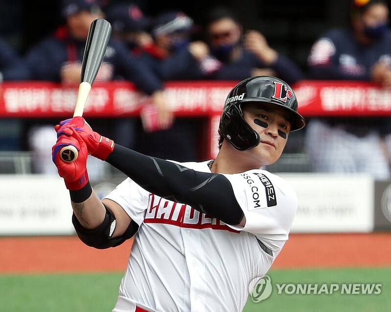 Choo Shin-soo goes hitless, steals base in KBO regular season debut