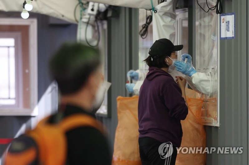 (2nd LD) New virus cases below 700, stronger wave of pandemic looms