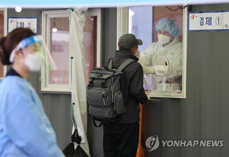 (2nd LD) New virus cases in high 600s for 2nd day amid growing concerns of 4th wave