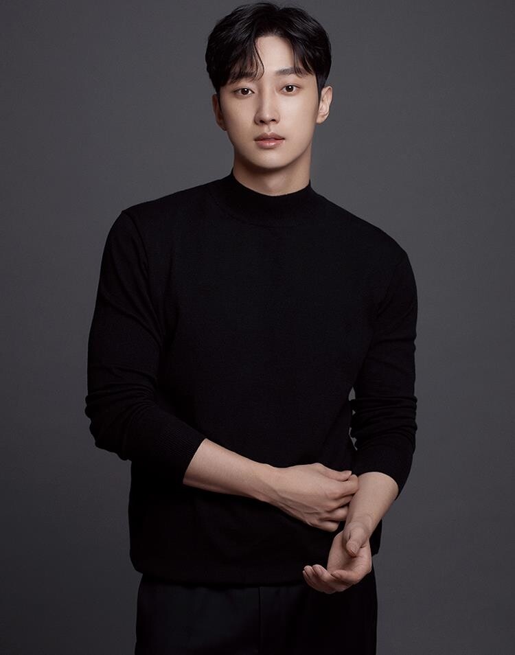 B1A4 출신 진영, 비비엔터와 전속계약