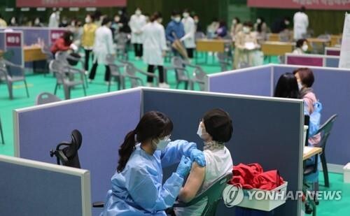 (LEAD) S. Korea reaffirms no link between COVID-19 vaccinations and deaths