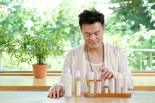 JYP invests and becomes the advertisement model for the organic cosmetic brand, SIORIS