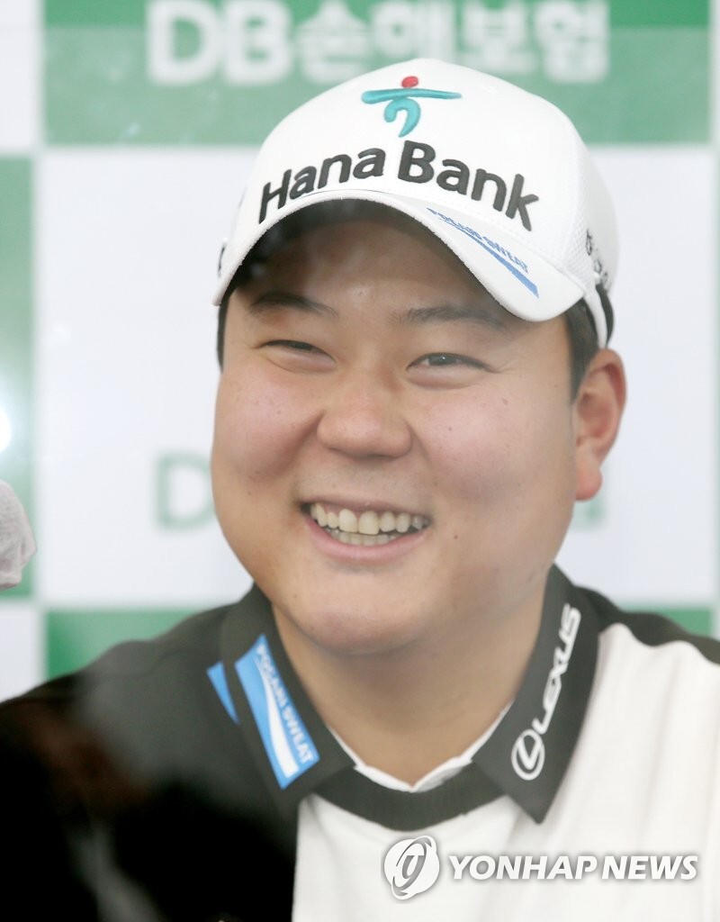 '긍정맨' 함정우, 또 선두 기회…"우승 때 퍼트로 바꿨다"