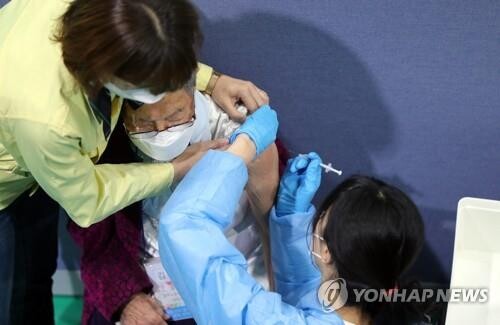 Vaccine supply glitch threatening to take inoculation scheme off track