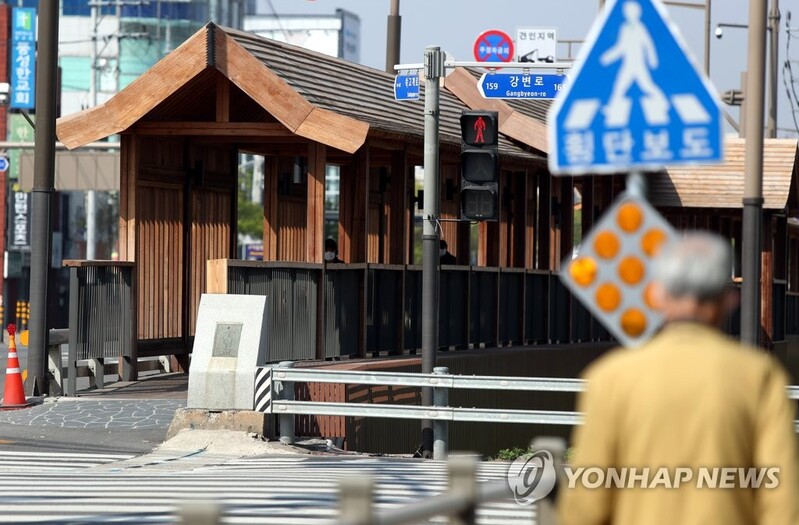 '왜색 논란' 전주 우림교 결국 고치기로…"예산 낭비 불가피"