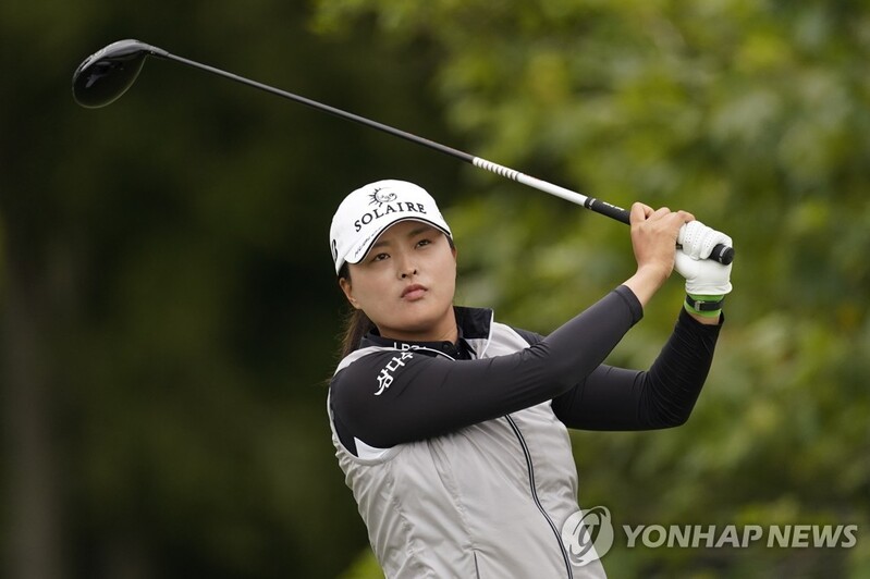 고진영, LPGA 투어 LA오픈 3R까지 1타 차 단독 2위