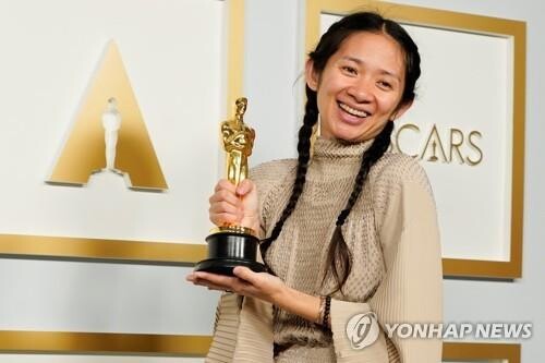 아카데미상 수상한 중국 감독 웨이보에서 사라져, 왜?