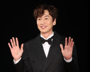 Actor Lee Kwang-soo withdraws from 'Running Man' after 11 years