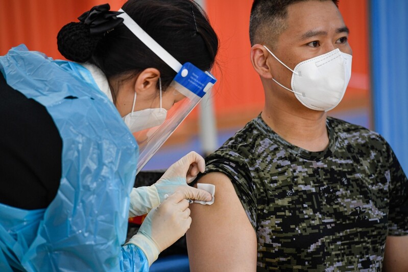 (2nd LD) Military begins vaccinating service members over 30