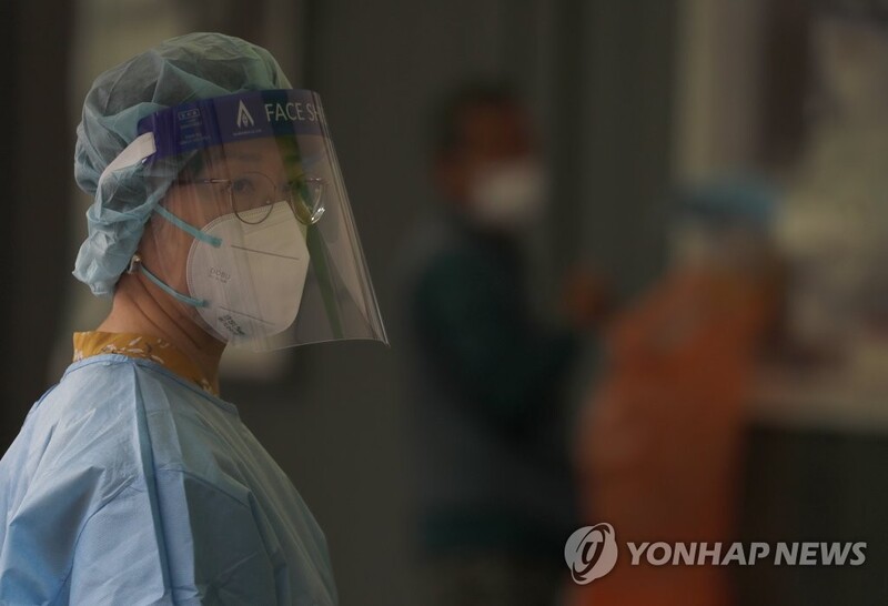 (3rd LD) New cases fall back to below 700; virus curbs likely to be extended