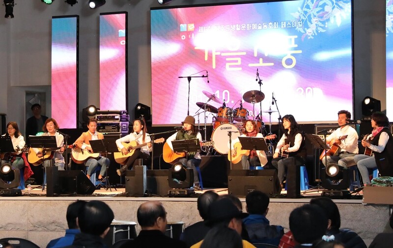 '주민이 만들고 즐기기'…무주군 생활문화동호회 버스킹 공연