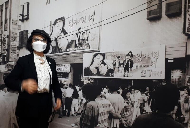옛날 분위기 느끼는데 딱…창원 창동예술촌 복고풍 옷 대여