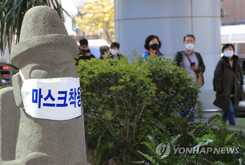 상춘객 몰린 제주 4월 관광객 100만명↑…코로나 '비상'