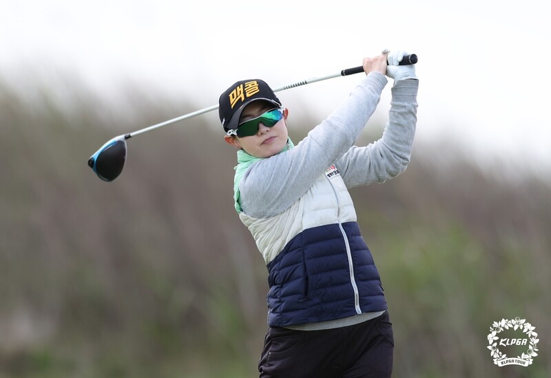김효문 '무명 반란' 예고…KLPGA 챔피언십 3R 선두