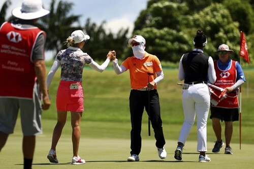 [고침] 스포츠('복면 여왕' 김효주 "햇빛 알레르기 있어"…)
