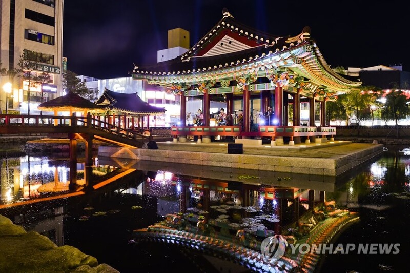 '과거로의 시간 여행'…강원감영 전통 한복 체험관 운영