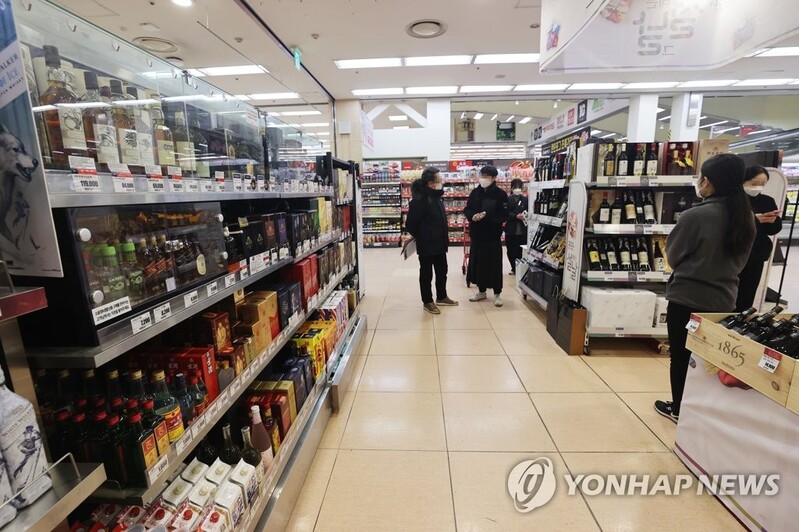 홈술·혼술 늘어난 코로나19 시대…수입주류 시장도 '주춤'