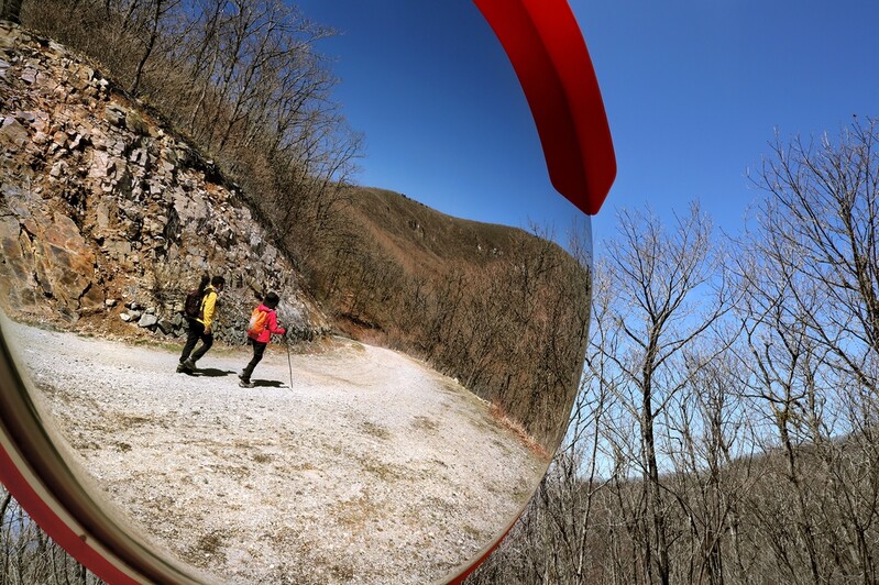 [걷고 싶은 길] 해발 1천100ｍ 고지와 능선을 잇는 운탄고도