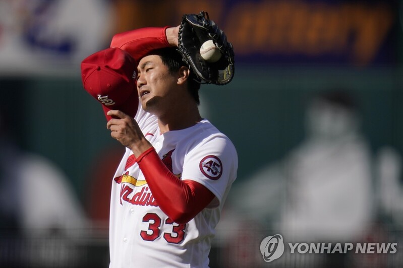 별일 다 일어난 4회…그래도 김광현은 'KK'로 잘 막았다