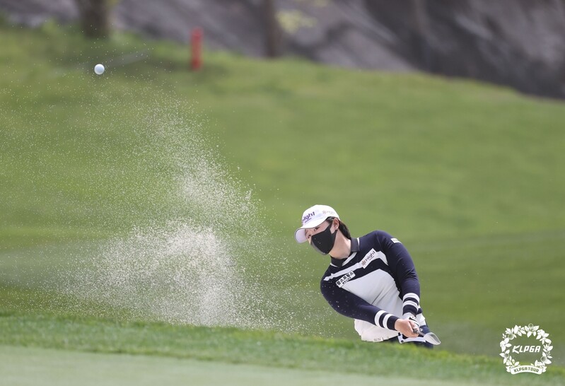 곽보미, KLPGA 투어 교촌 대회 2R 선두…최혜진 한 타 차 추격