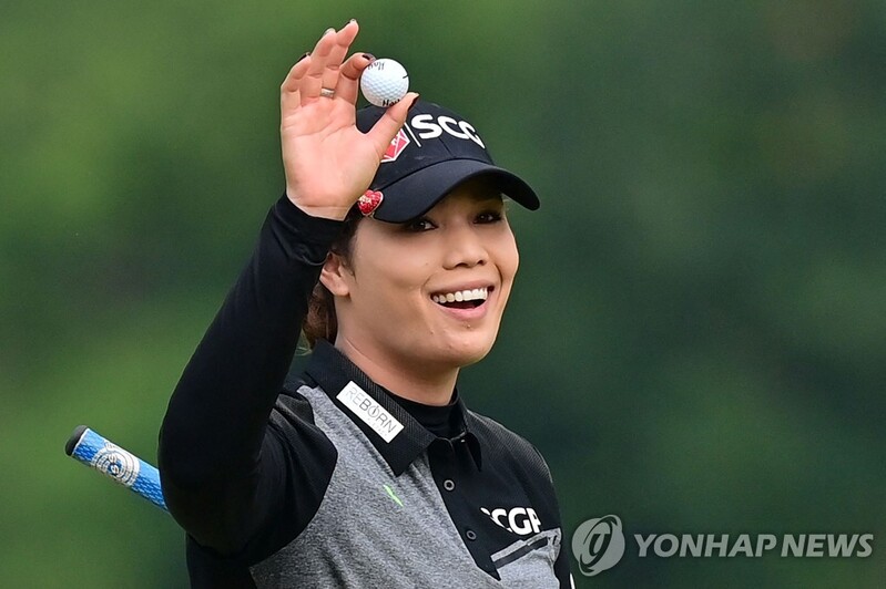 쭈타누깐, 8년 전 대역전패 악몽 떨치고 LPGA 타일랜드 우승