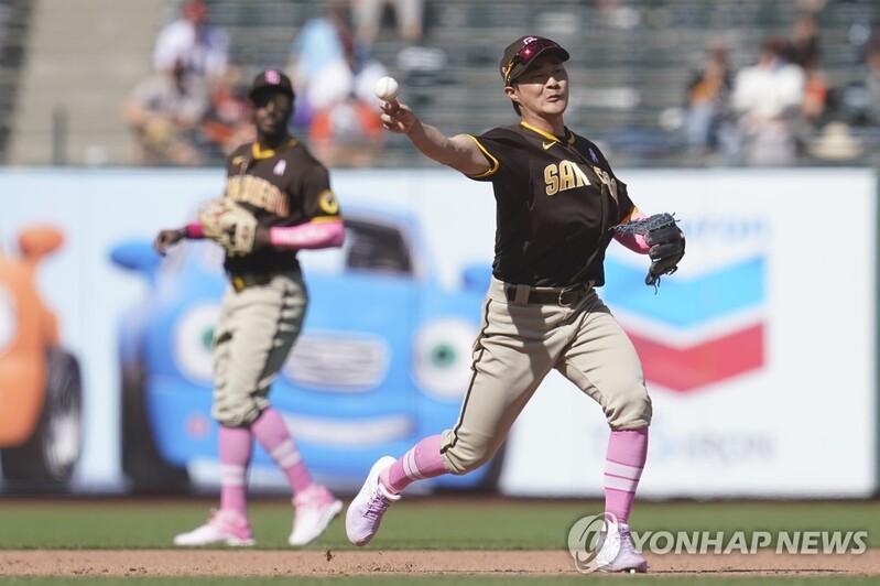 Padres' Kim Ha-seong to take over at shortstop after teammate tests positive for COVID-19