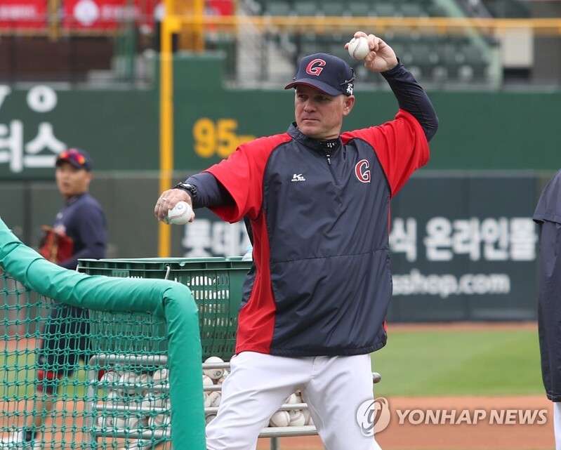 (News Focus) Latest managerial change sets dysfunctional KBO club on course for rebuild, again