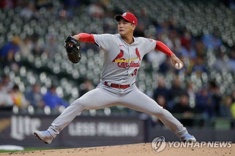 Cardinals' Kim Kwang-hyun takes no-decision after solid start vs. Brewers