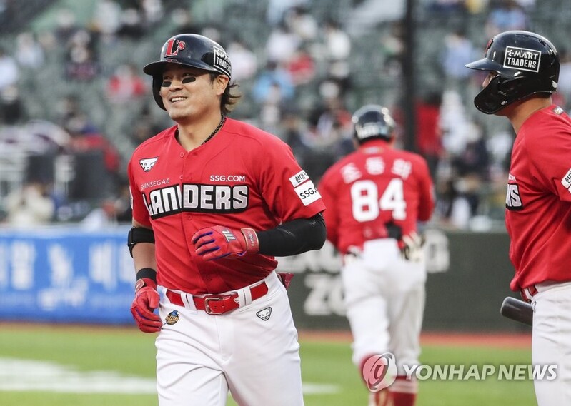A month into KBO career, Choo Shin-soo finds two KT pitchers particularly tough