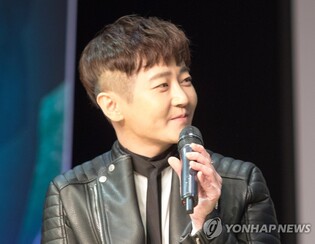 (LEAD) M.C The MAX's member J.Yoon dies at age 38