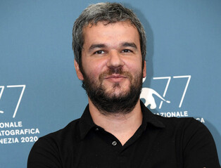 'We are, in a way, our memories,' director Christos Nikou takes on a new direction of explaining identities of humans in new film "Apples"