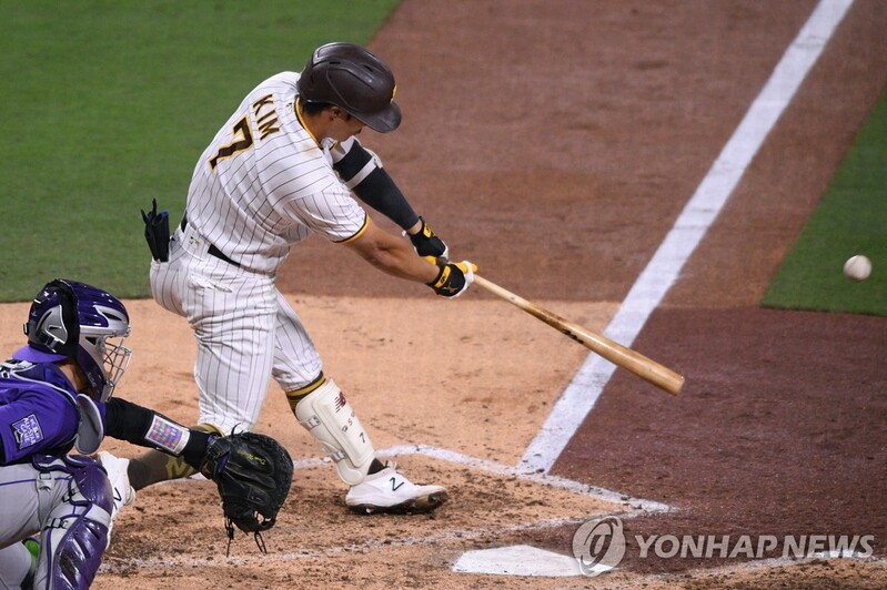 김하성, 달아나는 1타점 적시타…MLB 데뷔시즌 두자릿수 타점