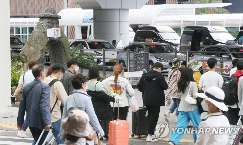 제주 렌터카 가격 "상하한제 도입" vs "시장경제 맡겨야"