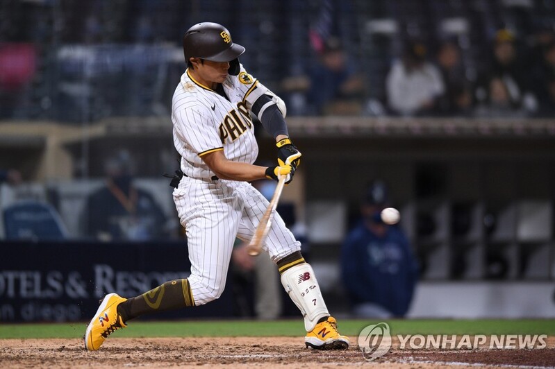 김하성, 쐐기 2루타 포함 멀티히트…'전 두산' 플렉센 8실점