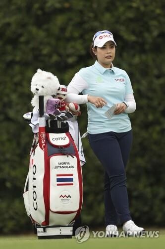 LPGA투어 '자매 2연승' 또 나오나…'언니' 쭈타누깐 선두