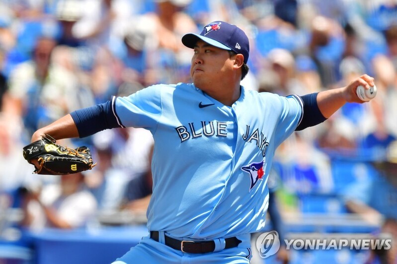 Blue Jays' Ryu Hyun-jin takes no-decision vs. Rays, gives up double to fellow Korean