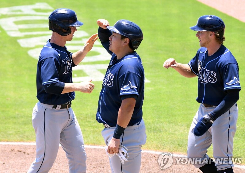 탬파베이, 토론토 꺾고 11연승…최지만은 무릎 통증으로 교체