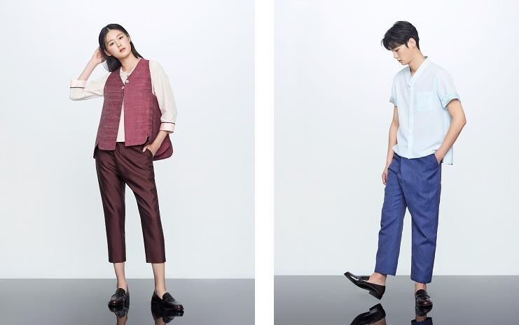 '한복 입고 일하다'…문체부, 한복근무복 전시회 개최