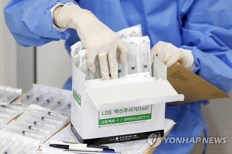 New COVID-19 cases under 700 again, cluster infections still hampering virus battle