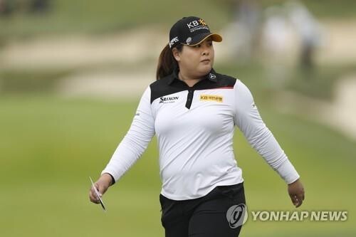 한숨 돌린 박인비 "내일은 무조건 이긴다는 마음가짐"