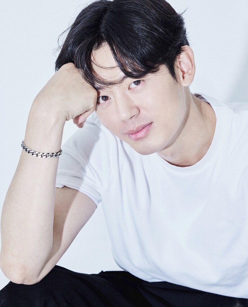 이지훈, 1인 기획사 썸엔터테인먼트서 새 출발