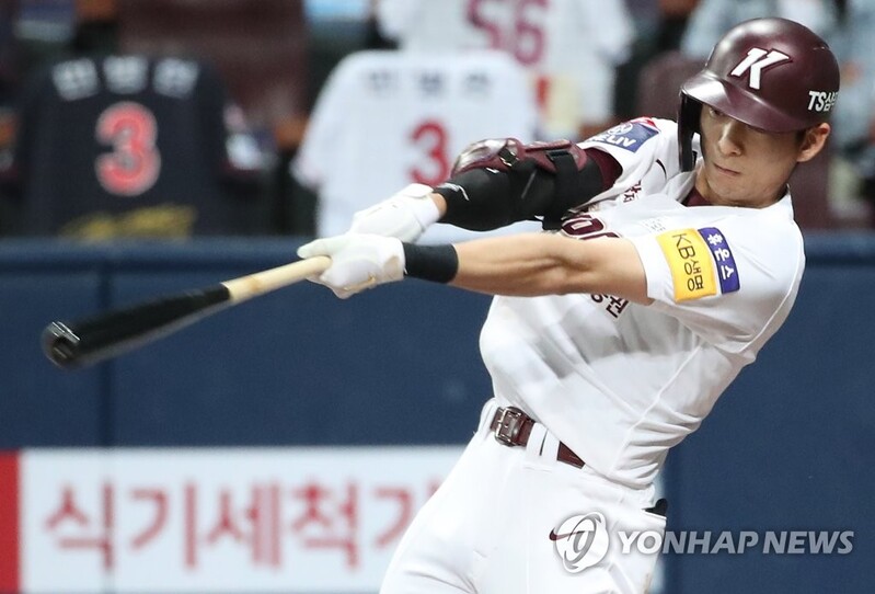 Heroes' hitting machine Lee Jung-hoo voted KBO's best player for May