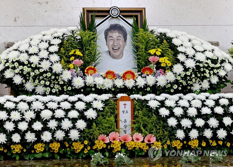 Ex-S. Korea coach Guus Hiddink pays tribute to late World Cup hero Yoo Sang-chul