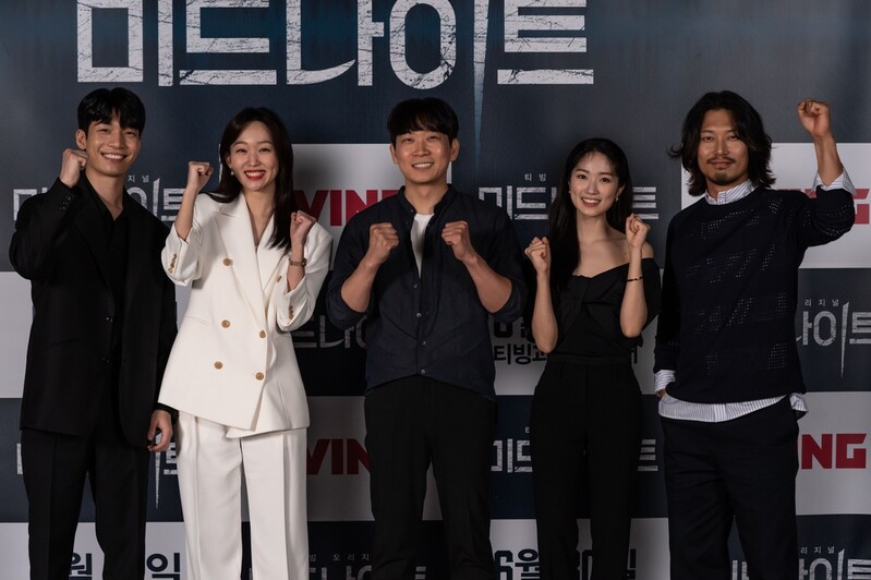 듣지 못하는 목격자와 연쇄살인마의 골목 추격전