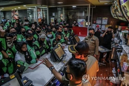 인니도 맥도날드 'BTS세트' 인기 폭발…포장지 중고거래까지