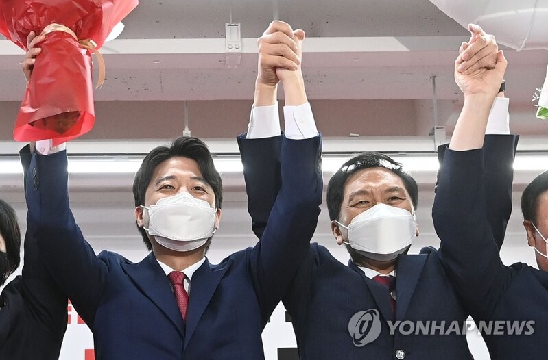 (3rd LD) Lee Jun-seok wins surprise victory to head main opposition as youngest-ever leader