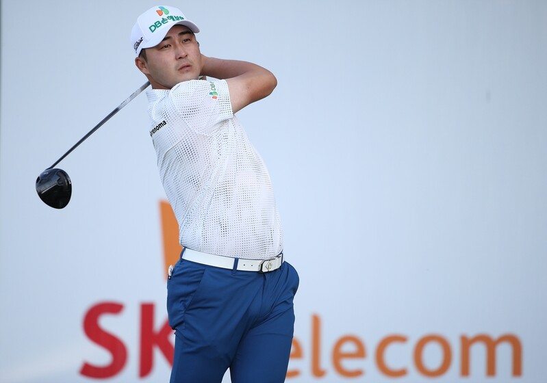 이태훈, 사흘 걸린 SKT오픈 2R 6언더파 선두