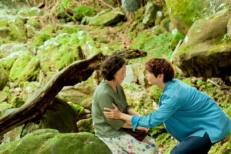 Go Doo-shim reveals her feelings on the upcoming melodramatic movie 'Everglow'