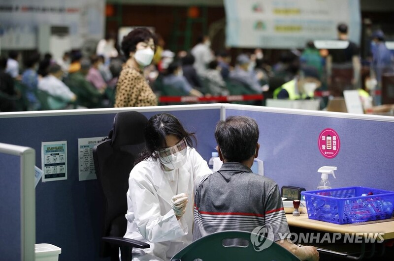 (LEAD) New virus cases in 300s for 2nd day; vaccinations in higher gear